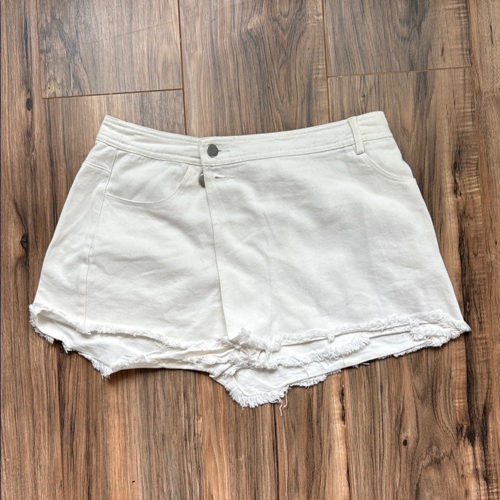 Elegant White Frayed Hem Women's Skorts